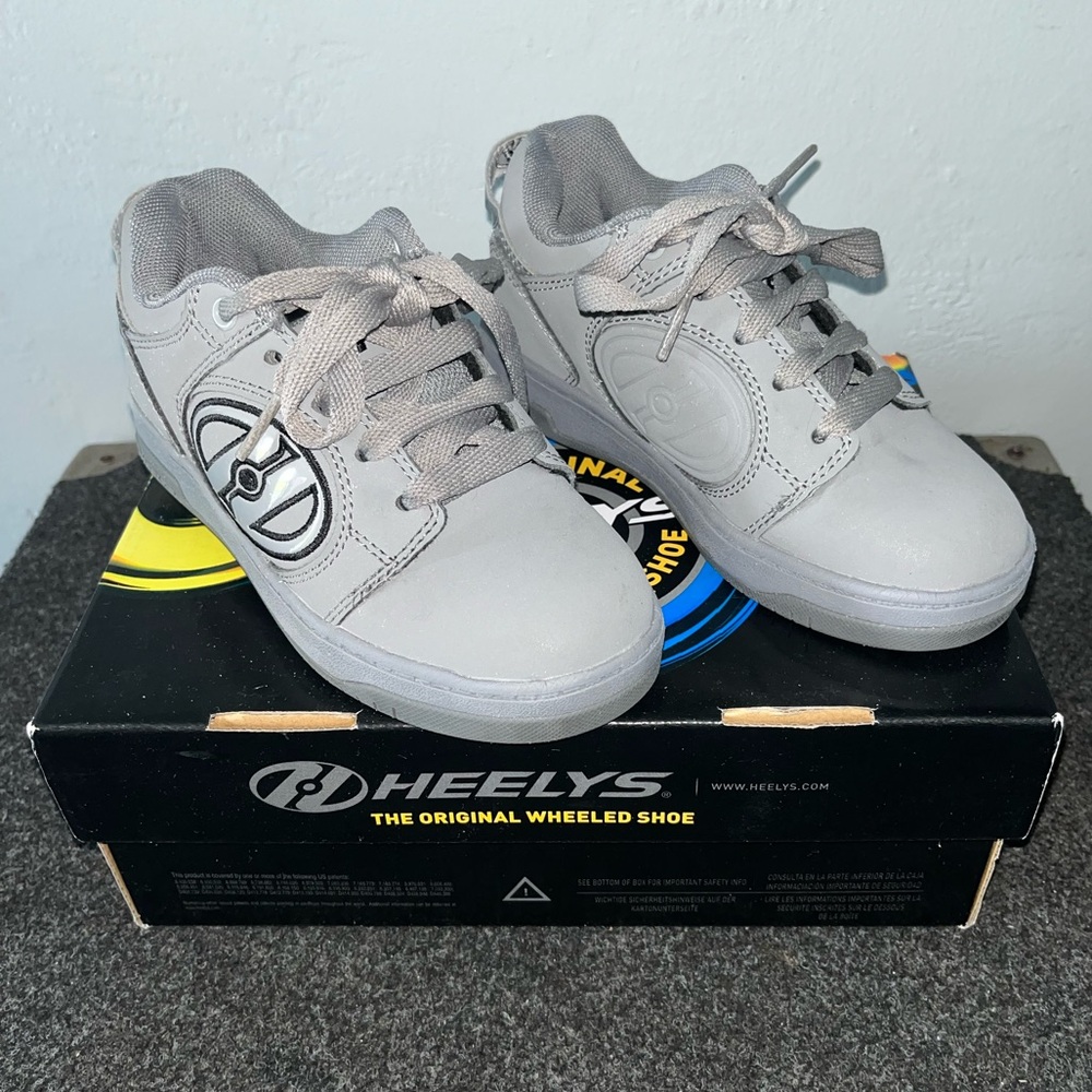 Heelys boys size 13c grey/black